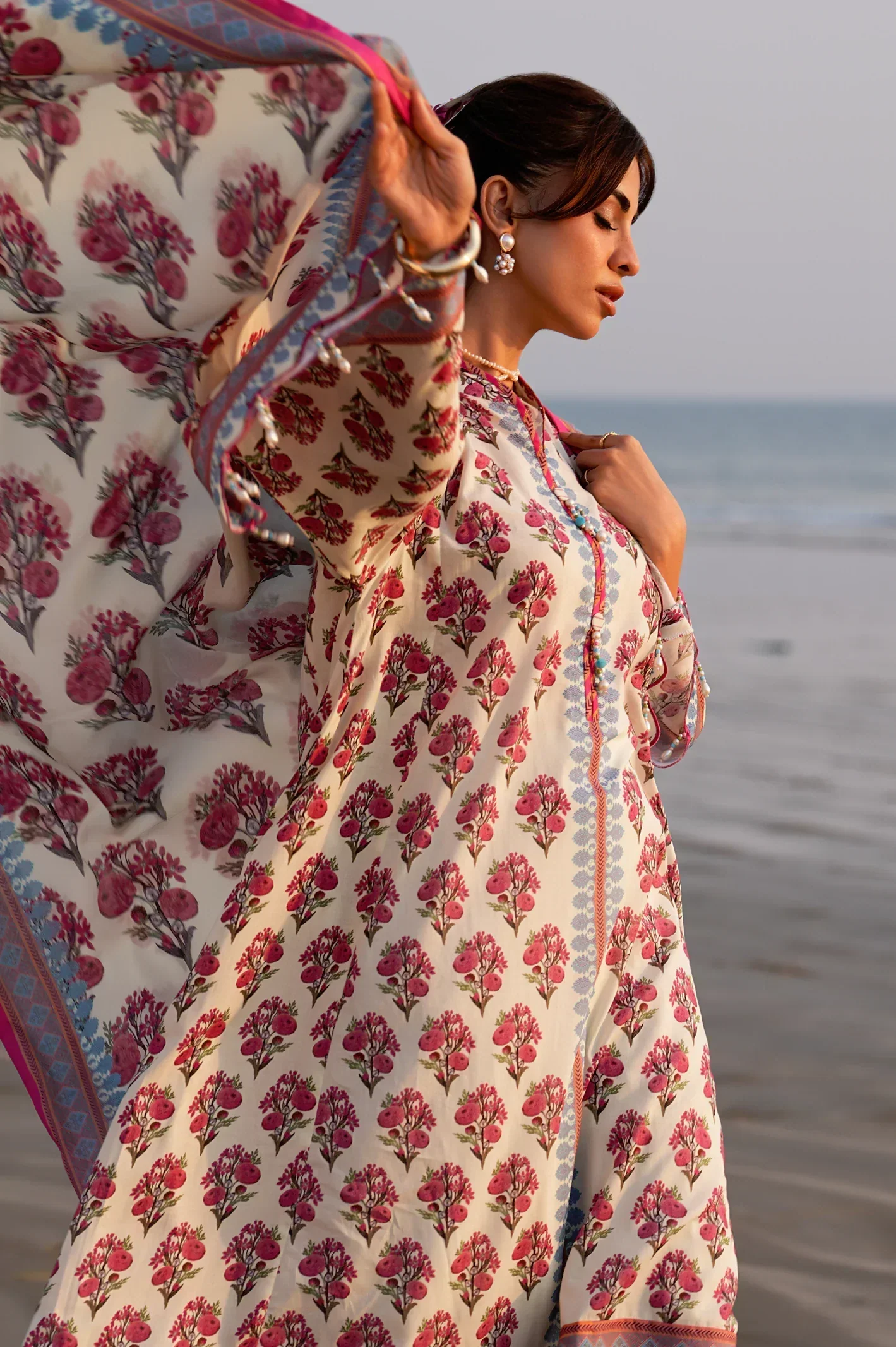 Printed Lawn-Offwhite Unstitched 3Pc - Image 4
